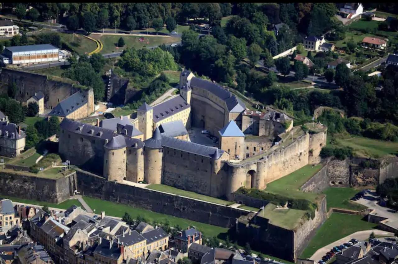 Appartement Spacieux Et Atypique Sedan Exteriér fotografie